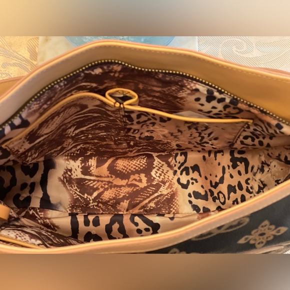 SOLD. Sharif leather shoulder bag - Picture 9 of 9